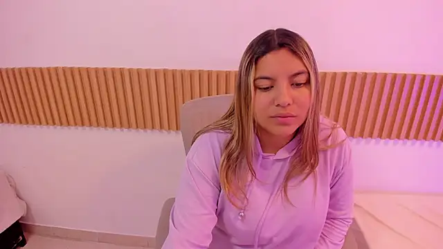 Snapshot of OliviaSweett chatting on 06.19.26 OliviaSweett online show from 06.19.26