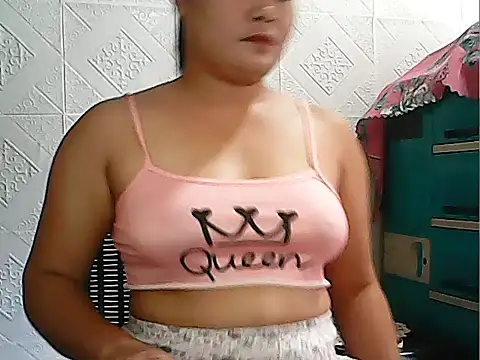 Snapshot of CreamyPussy4uxx chatting on 05.22.26 CreamyPussy4uxx online show from 05.22.26