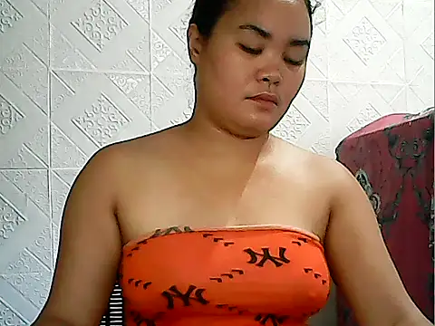 Snapshot of CreamyPussy4uxx chatting on 05.27.26 CreamyPussy4uxx online show from 05.27.26