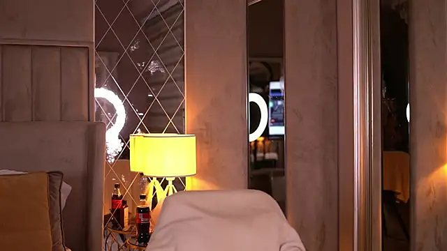 Snapshot of FrancescaDante chatting on 02.16.26 FrancescaDante online show from 02.16.26