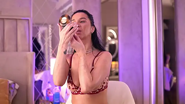 Snapshot of FrancescaDante chatting on 02.25.26 FrancescaDante online show from 02.25.26