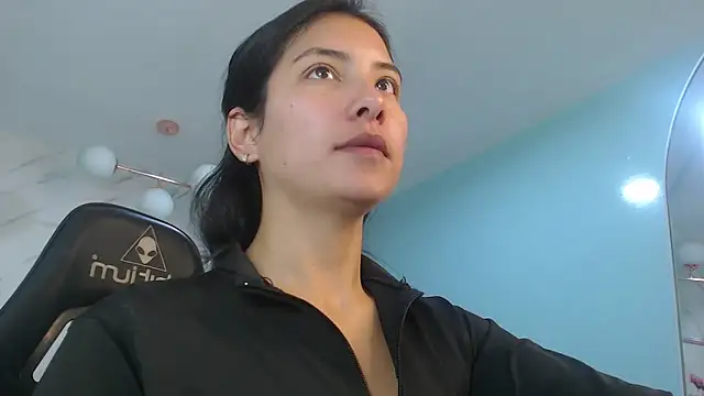 victoria hernandez t  online show from 05.04.26