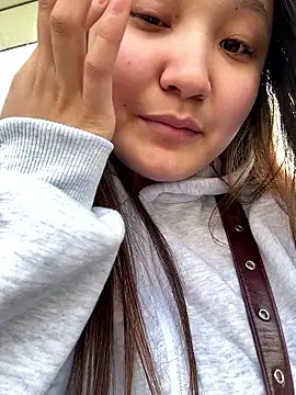 KissMeEva online show from 10.04.25