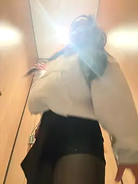 KissMeEva online show from 10.15.25