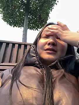 KissMeEva online show from 10.18.25