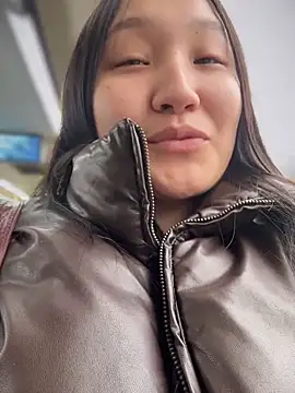 KissMeEva online show from 10.25.25