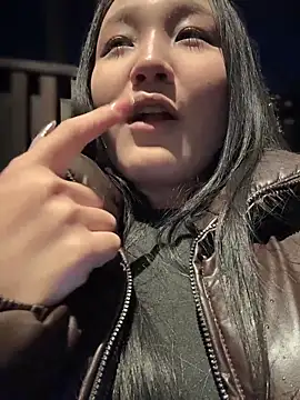 KissMeEva online show from 10.29.25