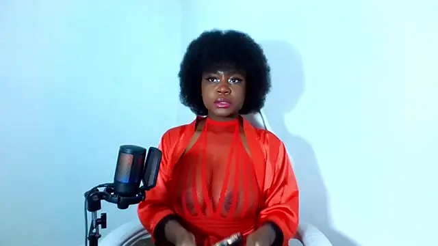 Snapshot of hoot_emily chatting on 02.14.26 hoot emily online show from 02.14.26