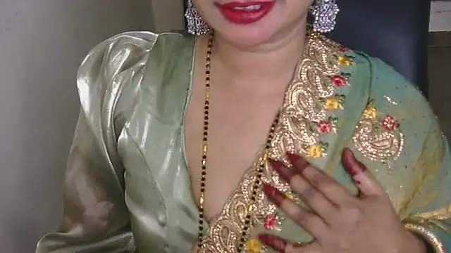 Snapshot of QUEEN_SAKHI- chatting on 10.10.25 QUEEN SAKHI- online show from 10.10.25