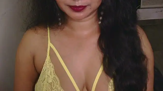 Snapshot of QUEEN_SAKHI- chatting on 10.31.25 QUEEN SAKHI- online show from 10.31.25
