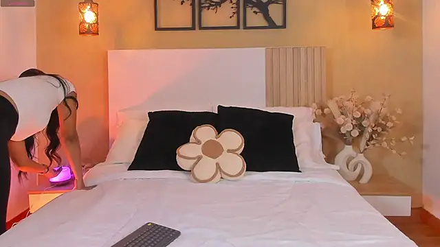 Camila Bustamante online show from 10.10.25