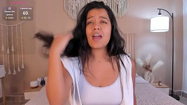 Camila Bustamante online show from 05.04.26