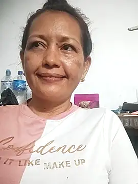 Snapshot of marinita13 chatting on 10.10.25 marinita13 online show from 10.10.25