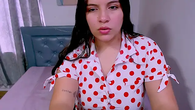 Snapshot of sarah_aguilar chatting on 10.01.25 sarah aguilar online show from 10.01.25