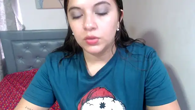 Snapshot of sarah_aguilar chatting on 11.15.25 sarah aguilar online show from 11.15.25