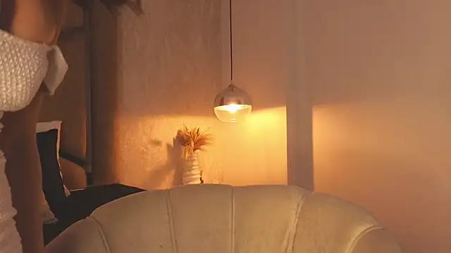 Snapshot of scarlethlux chatting on 12.20.25 scarlethlux online show from 12.20.25