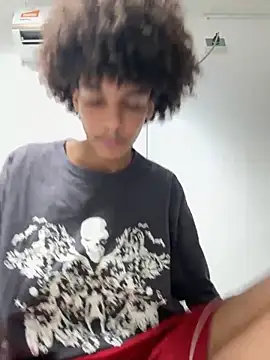 Snapshot of Max_Rain chatting on 10.24.25 Max Rain online show from 10.24.25