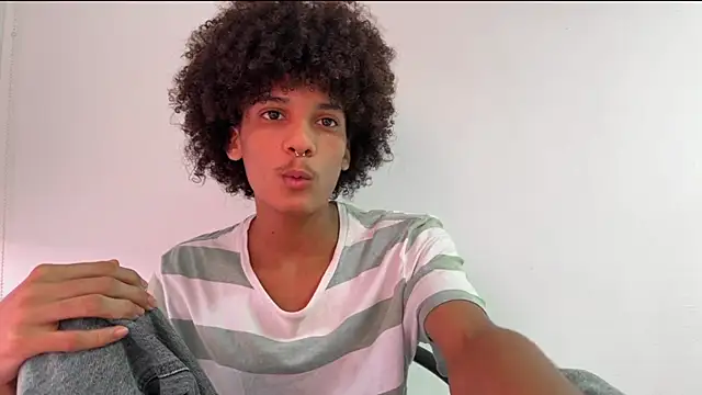 Snapshot of Max_Rain chatting on 10.28.25 Max Rain online show from 10.28.25