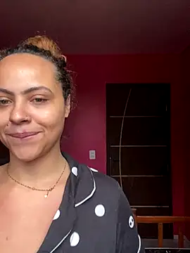 Chloe Leaozinho online show from 10.07.25