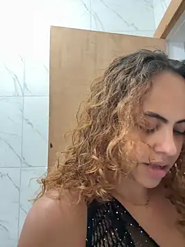 Chloe Leaozinho online show from 10.13.25