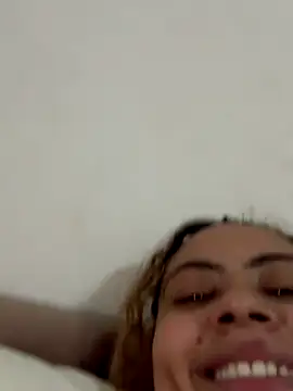 Chloe Leaozinho online show from 10.17.25