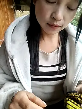 Snapshot of Tiyir597 chatting on 10.24.25 Tiyir597 online show from 10.24.25