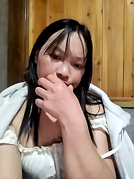 Snapshot of Tiyir597 chatting on 10.24.25 Tiyir597 online show from 10.24.25