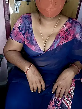 Snapshot of Jessi_25 chatting on 10.27.25 Jessi 25 online show from 10.27.25