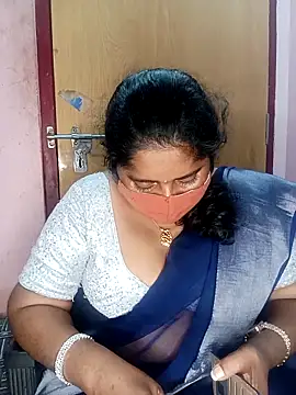 Snapshot of Jessi_25 chatting on 11.23.25 Jessi 25 online show from 11.23.25