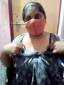 Snapshot of Jessi_25 chatting on 12.21.25 Jessi 25 online show from 12.21.25