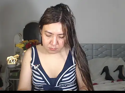 Snapshot of stellahugeX chatting on 11.13.25 stellahugeX online show from 11.13.25