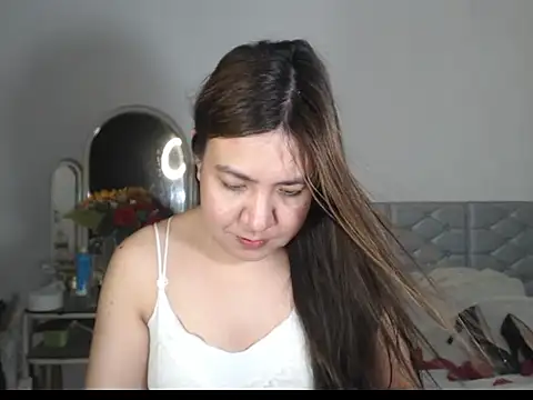 Snapshot of stellahugeX chatting on 11.28.25 stellahugeX online show from 11.28.25