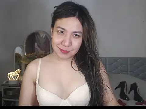 Snapshot of stellahugeX chatting on 12.22.25 stellahugeX online show from 12.22.25