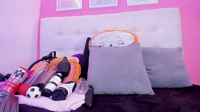 Snapshot of Willow_Wright chatting on 03.11.26 Willow Wright online show from 03.11.26