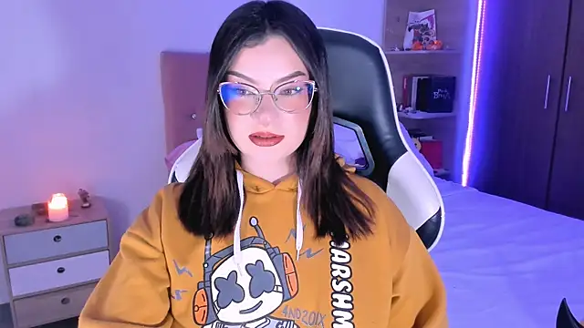 Snapshot of OphelianaRose33 chatting on 10.10.25 OphelianaRose33 online show from 10.10.25