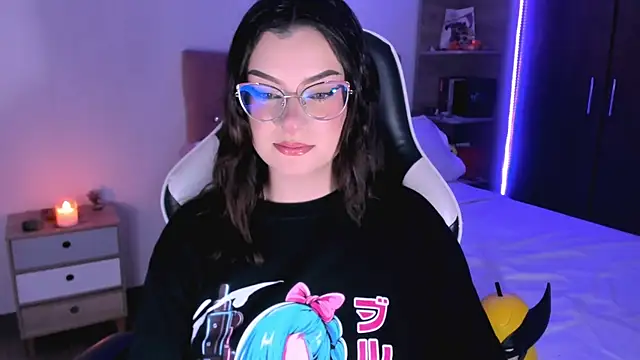 Snapshot of OphelianaRose33 chatting on 10.11.25 OphelianaRose33 online show from 10.11.25