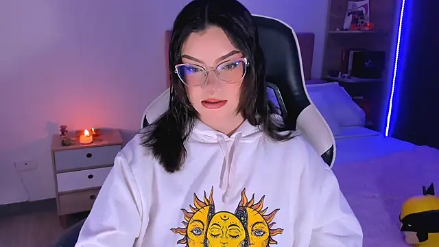 Snapshot of OphelianaRose33 chatting on 10.13.25 OphelianaRose33 online show from 10.13.25