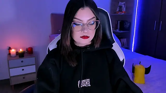 Snapshot of OphelianaRose33 chatting on 11.14.25 OphelianaRose33 online show from 11.14.25