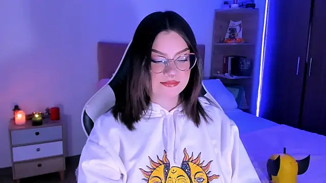 Snapshot of OphelianaRose33 chatting on 11.18.25 OphelianaRose33 online show from 11.18.25