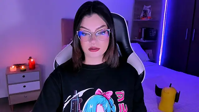 Snapshot of OphelianaRose33 chatting on 11.23.25 OphelianaRose33 online show from 11.23.25