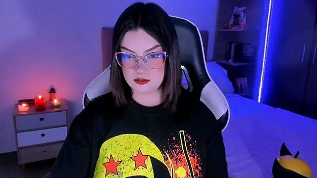 Snapshot of OphelianaRose33 chatting on 11.24.25 OphelianaRose33 online show from 11.24.25