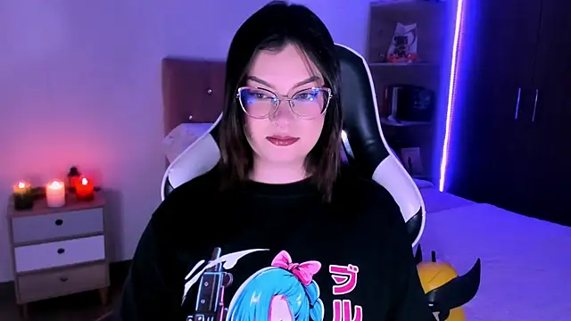 Snapshot of OphelianaRose33 chatting on 11.30.25 OphelianaRose33 online show from 11.30.25