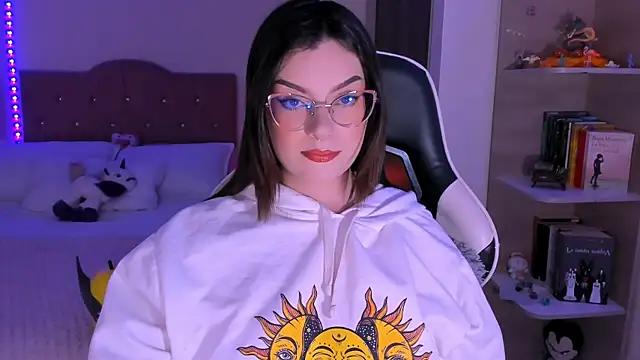 Snapshot of OphelianaRose33 chatting on 12.18.25 OphelianaRose33 online show from 12.18.25