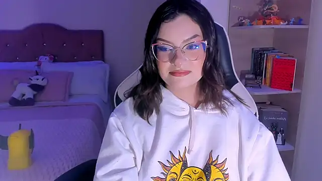 Snapshot of OphelianaRose33 chatting on 01.05.26 OphelianaRose33 online show from 01.05.26