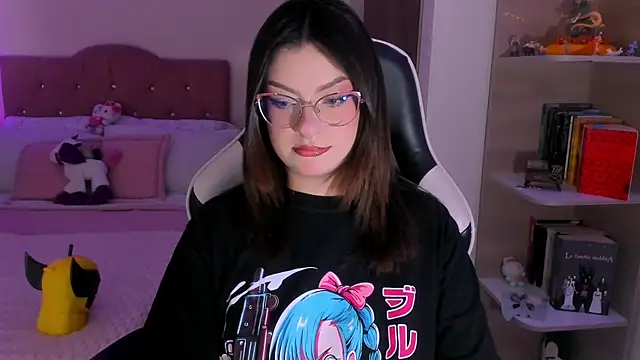 Snapshot of OphelianaRose33 chatting on 01.12.26 OphelianaRose33 online show from 01.12.26