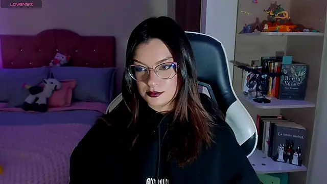 OphelianaRose33 online show from 03.26.26