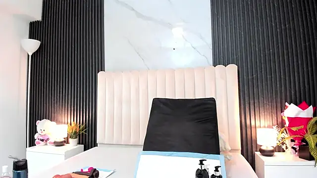 Snapshot of Samantha_Claus chatting on 11.25.25 Samantha Claus online show from 11.25.25