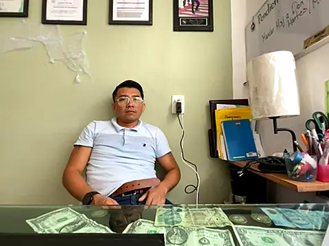 AlejXndroKD online show from 11.11.25