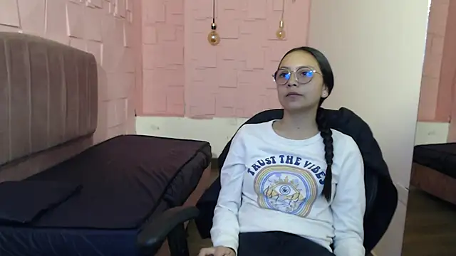 Snapshot of katalina07_1 chatting on 12.04.25 katalina07 1 online show from 12.04.25