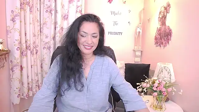 Snapshot of MyLovOne chatting on 05.12.26 MyLovOne online show from 05.12.26